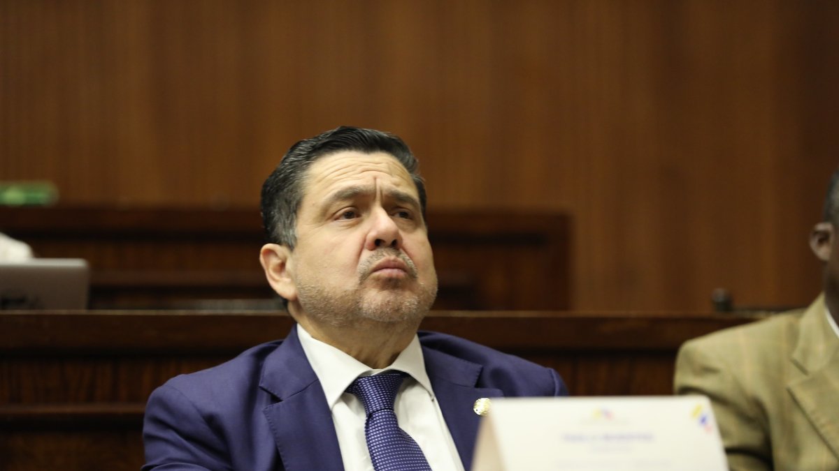 Muentes fue legislador del Partido Social Cristiano (PSC) en la Legislatura 2021 - 2023.