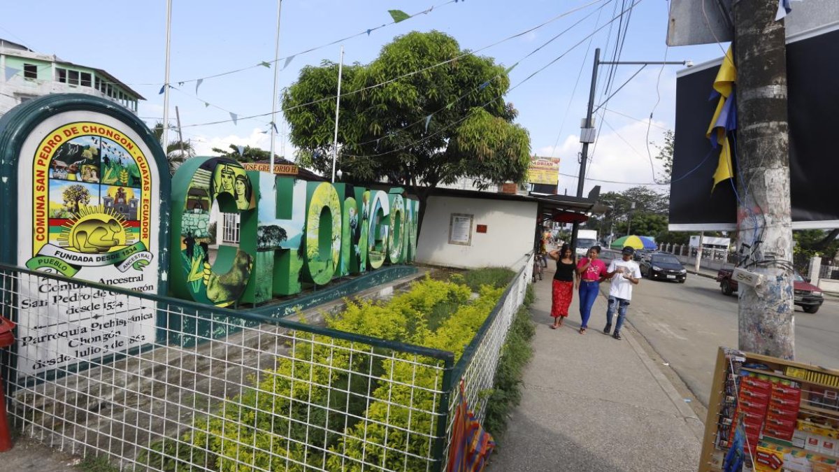 La zona donde se ubican las letras con el nombre de la comuna es el área de más movimiento comercial.