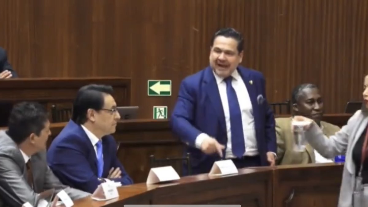 Captura de video del tenso momento en el que Muentes le gritó a Villavicencio