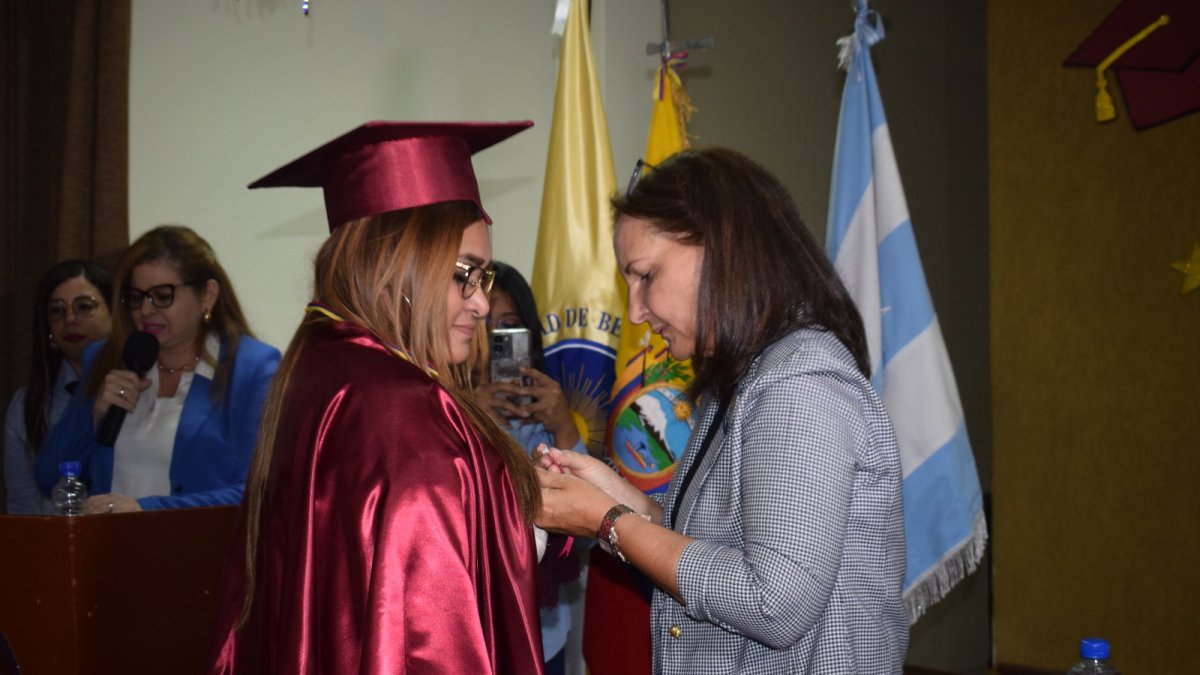 Rocío Apolo, la mejor graduada de la primera promoción de Unedis