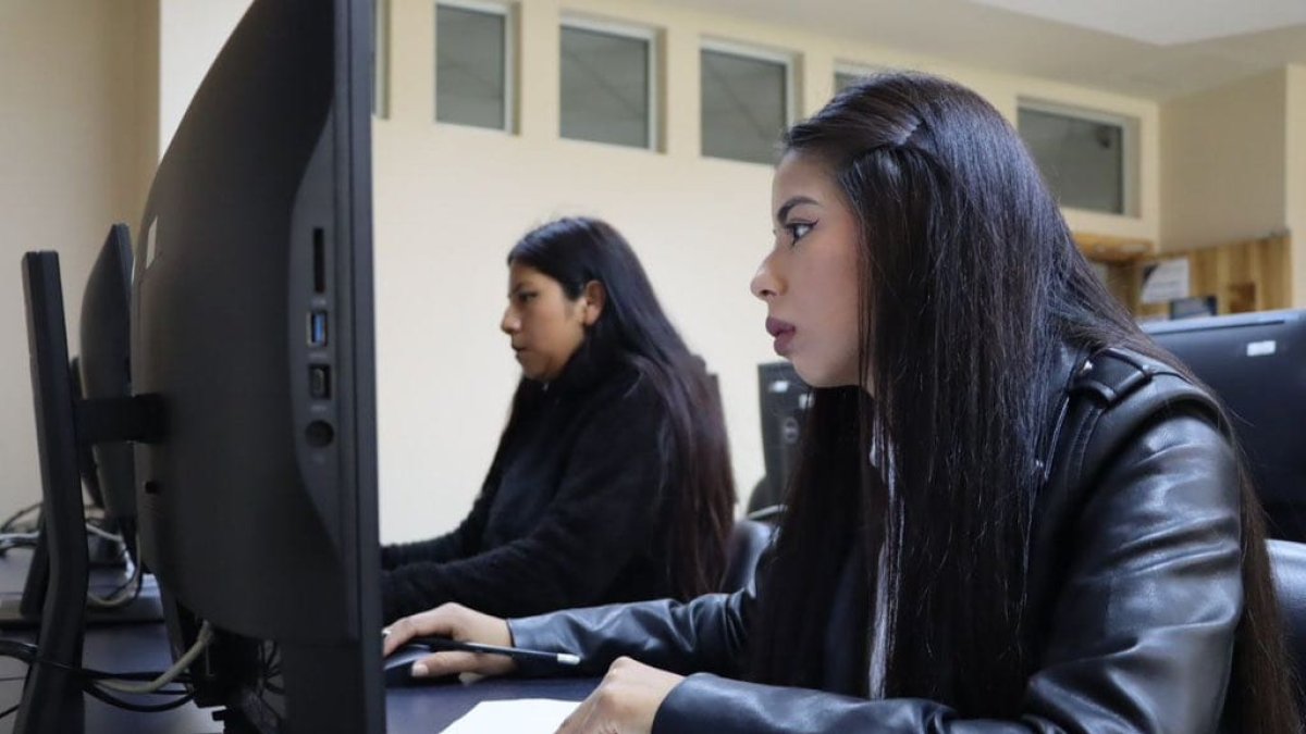 Los estudiantes que deseen ingresar a la educación superior pública, deben rendir una evaluación