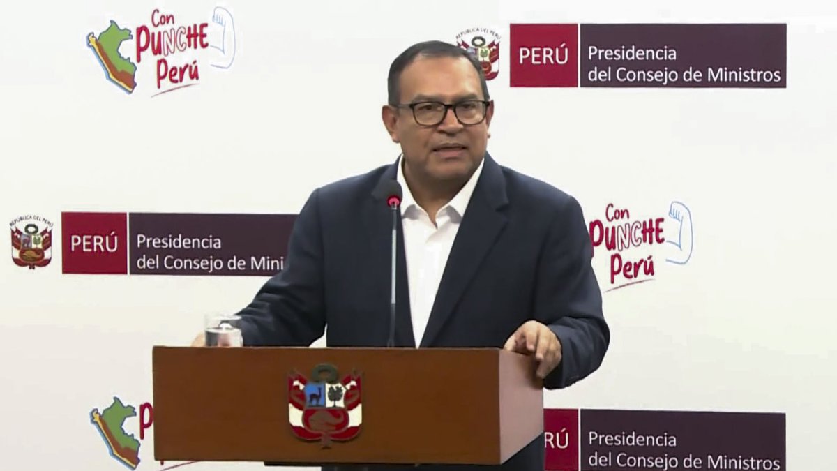 Captura de vídeo que muestra al primer ministro de Perú, Alberto Otárola, quien renunció este martes al cargo.
