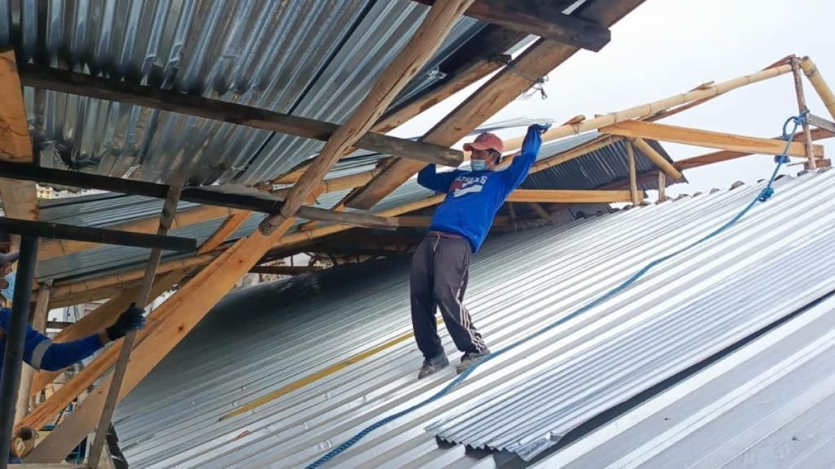 Una plancha de acero se colocó para garantizar el mantenimiento de la estructura antigua.