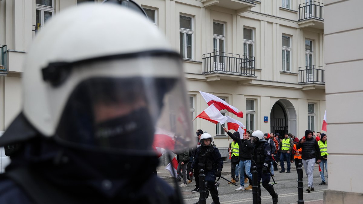 Las tensiones escalaron al punto que la policía tuvo que intervenir.
