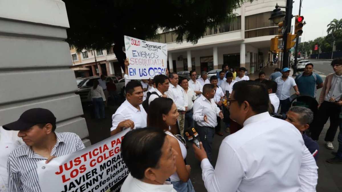 Unas 40 personas, entre agremiados y dirigentes del colegio, exigieron condiciones seguras para sus labores.