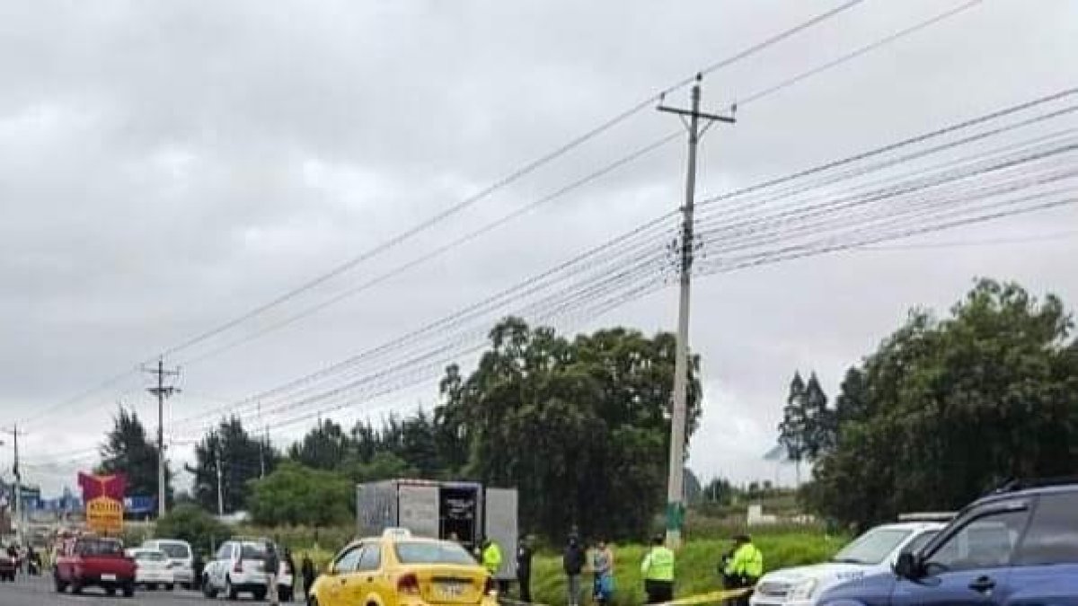 Suceso. En presencia del fiscal de turno realizaron el levantamiento de cadáver.