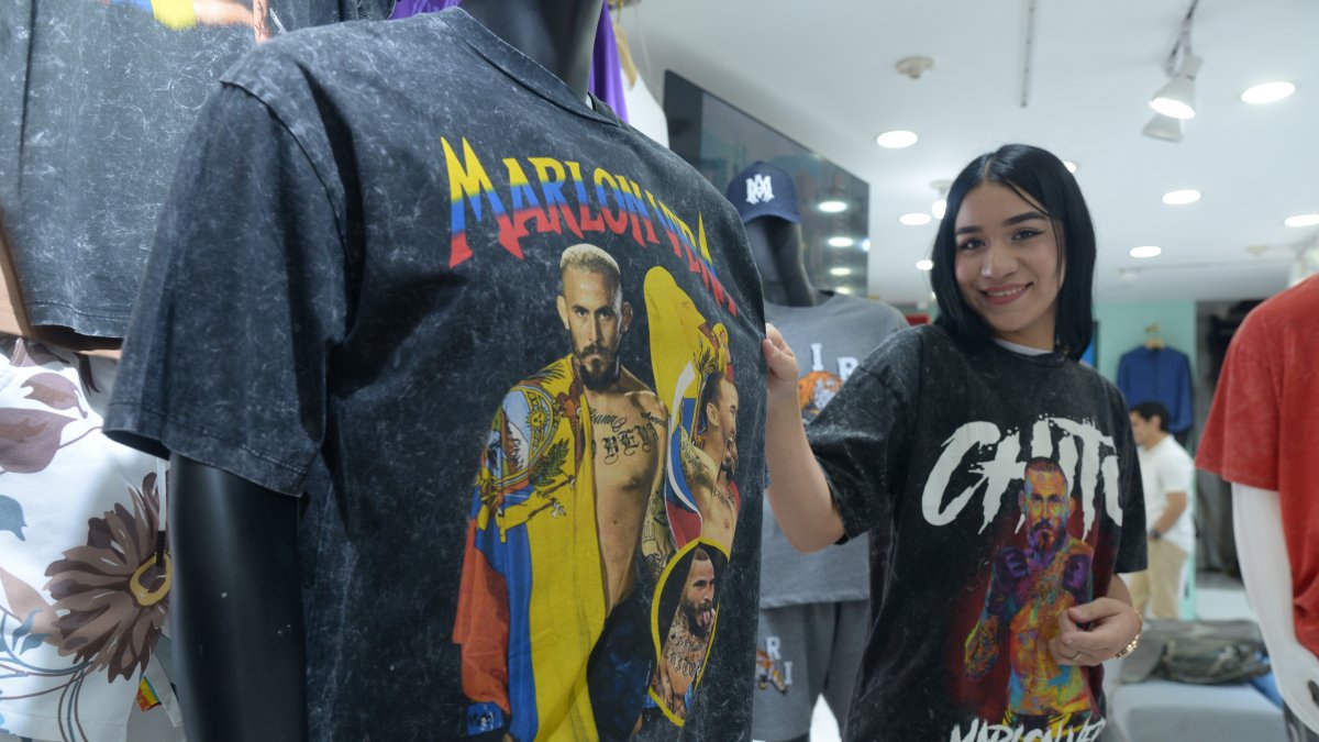 Pocas tiendas en la Bahía ofrecen modelos de camisetas con imágenes de Chito Vera