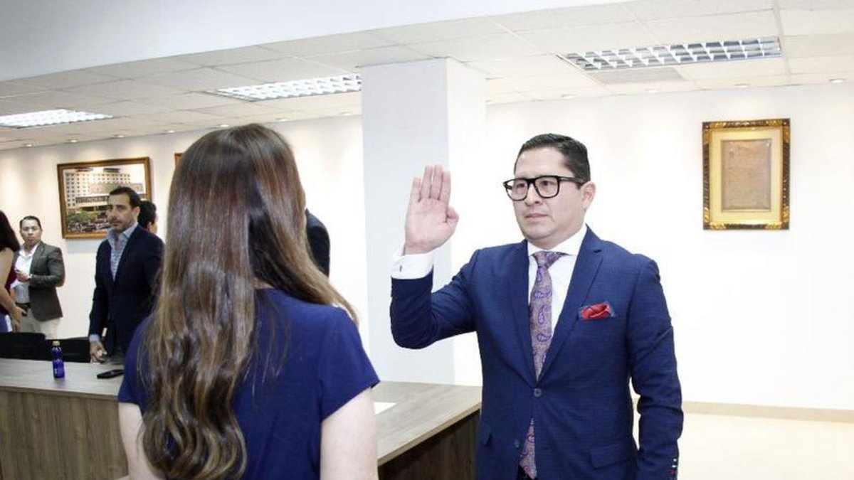 Guayas. El 11 de enero de 2024, Fabiola Gallardo entregó la presidencia al juez Hugo González, quien juró trabajar por la justicia.