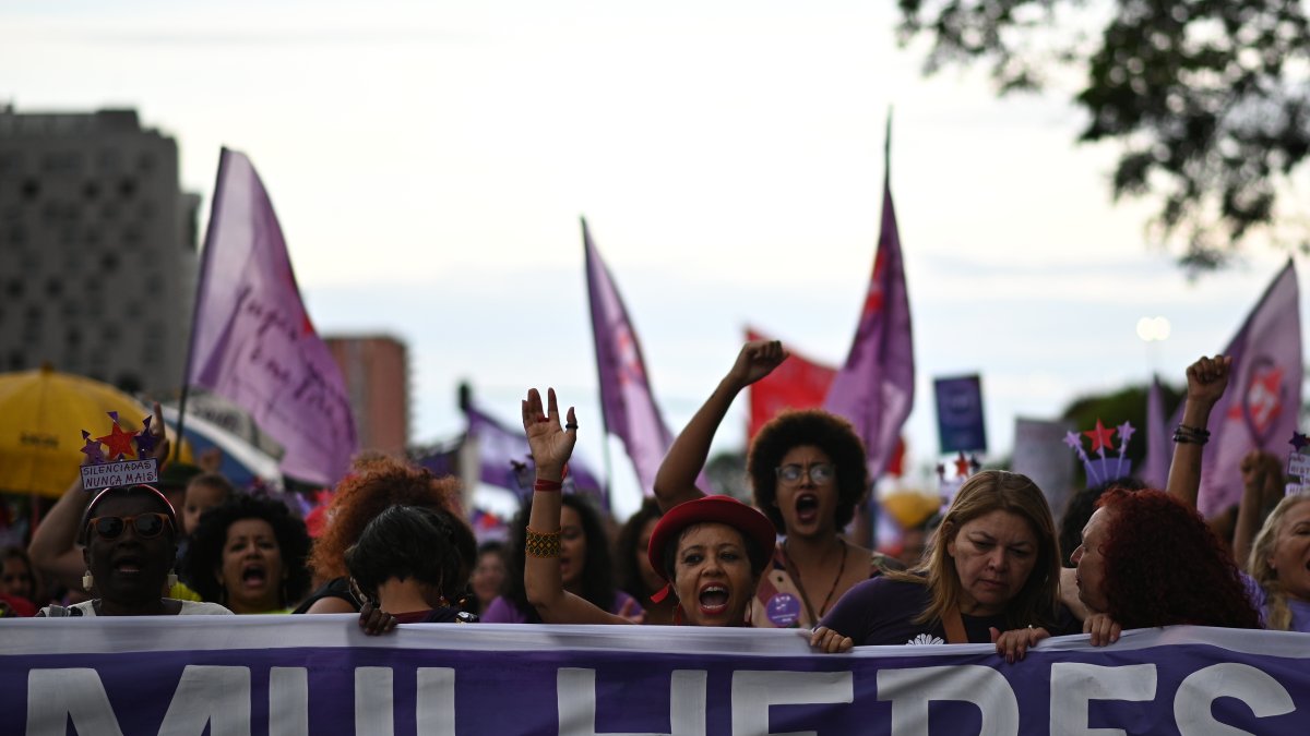 Imagen referencial. Mujeres marchan por el 8M.