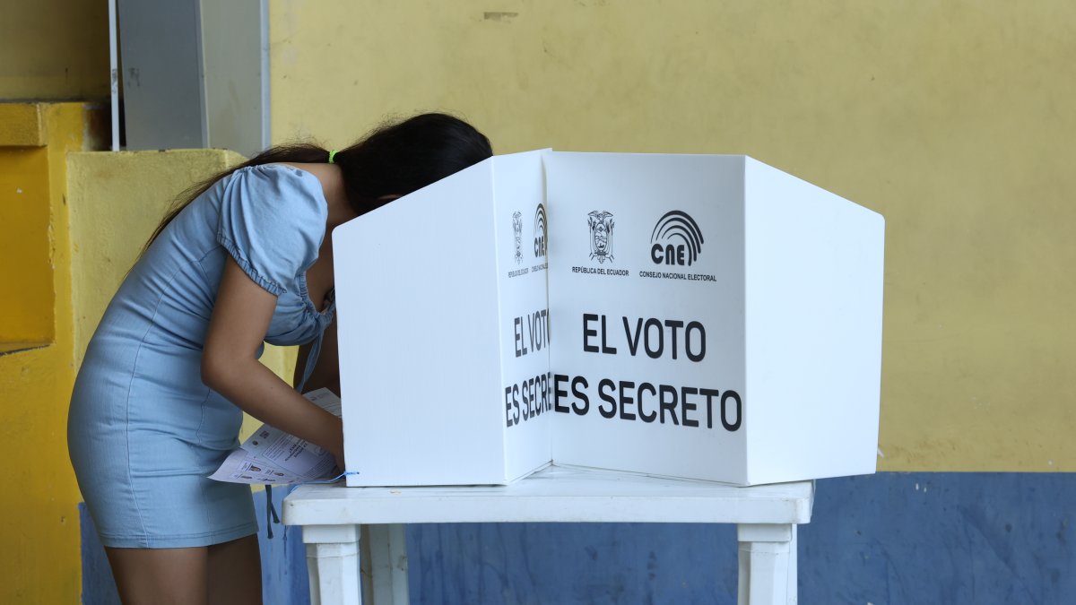 Votación. Empezó la cuenta regresiva para que los ecuatorianos regresen a las urnas el próximo 21 de abril.