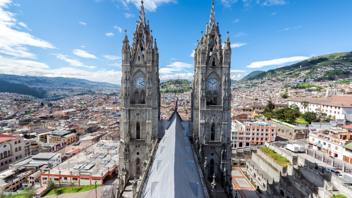 Quito es una de las ciudades donde rige el toque de queda.
