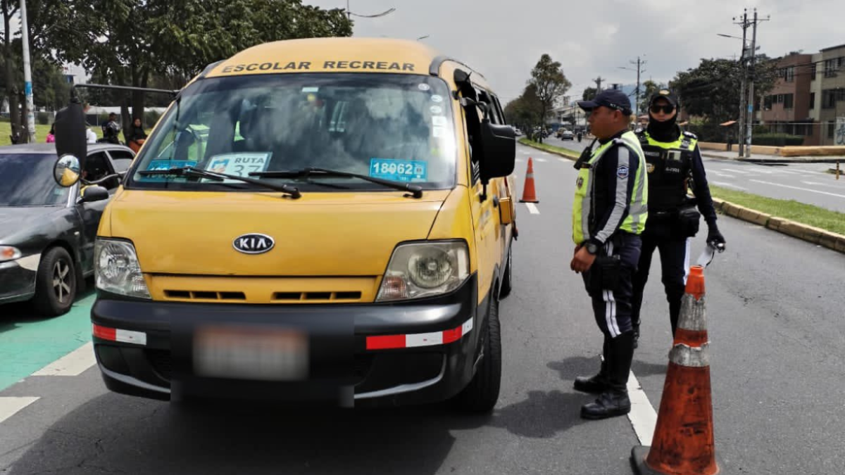 Referencial. Operativos de control de alcotest a conductores de buses escolares.