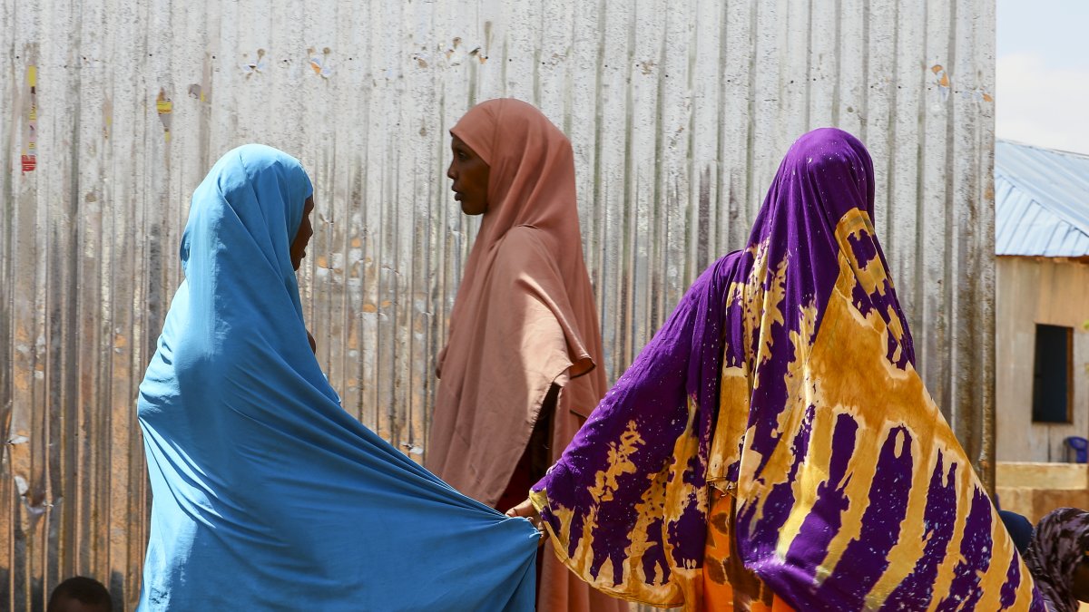 Un grupo de mujeres que fueron desplazadas internamente debido al cambio climático