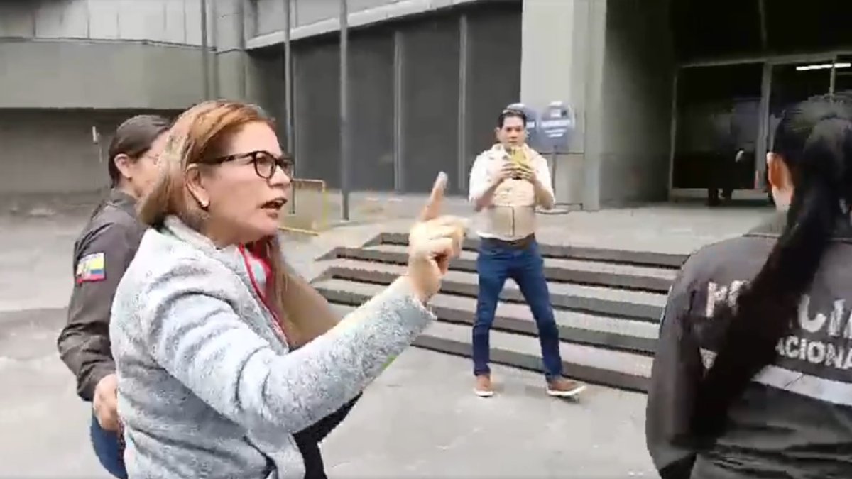 La funcionaria Yanina Villagómez llegó a Quito para rendir versión en el caso Purga.