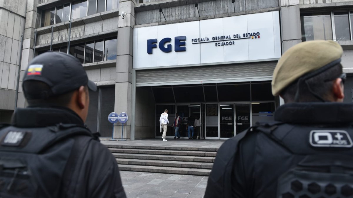 El 15 de marzo la Fiscalía pidió la vinculación de 13 personas, entre estas Ronny Aleaga, quien aparece en los chats.