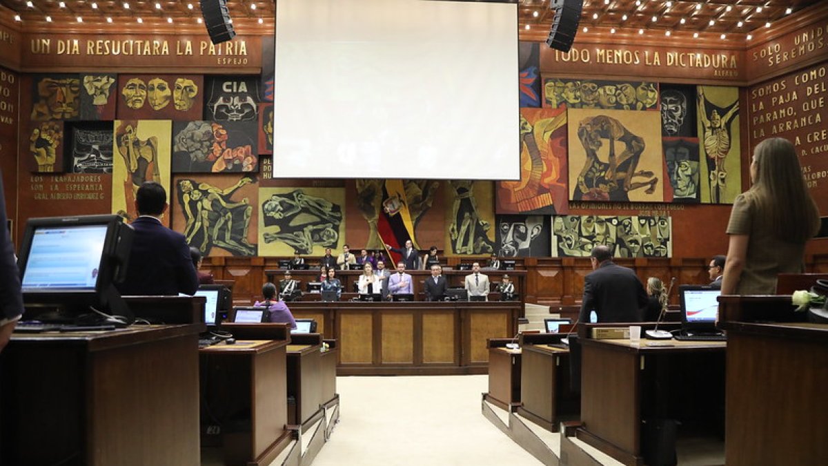 Henry Kronfle convoca al Pleno para continuar dos sesiones para este 16 de abril de 2024.