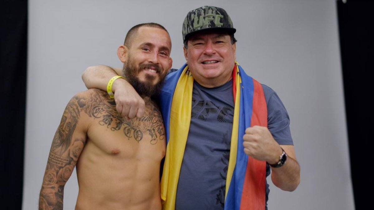 Marlon Vera Mendoza (d) acompañó a su hijo en 10 de las 22 veces que se subió al octágono de la UFC.