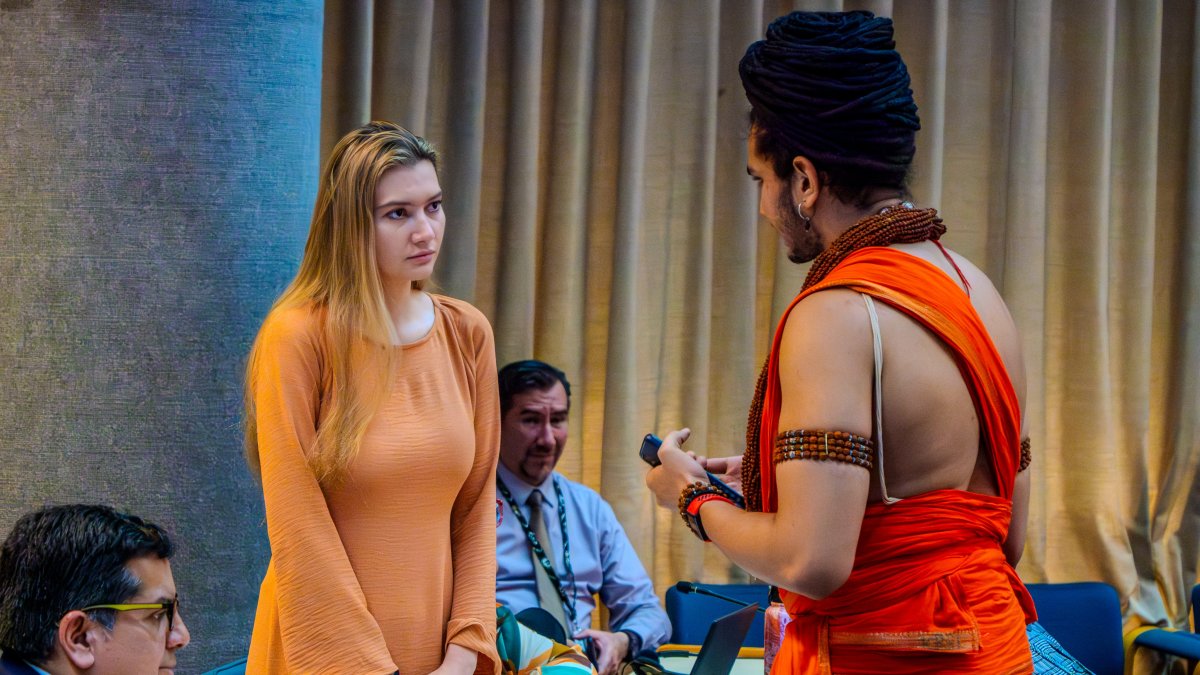 La imagen de la reunión de la ministra Sade Fritschi se publicó en redes sociales del autoproclamado líder de Kailasa.