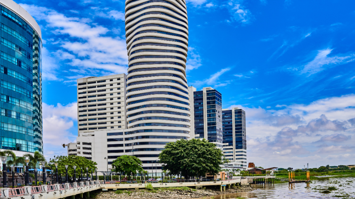 Guayaquil es una de las ciudades donde rige el toque de queda.