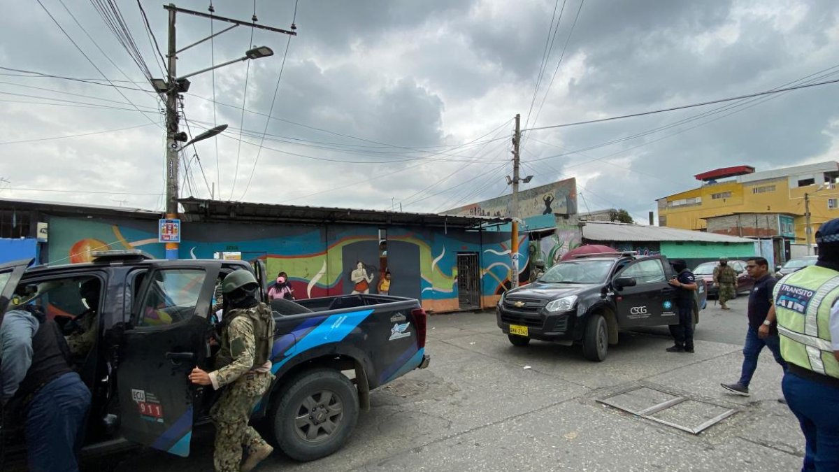 Presencia de militares en un centro nocturno de Guayaquil.