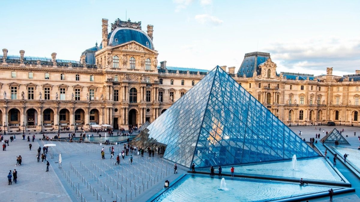 ¿Cuál es el costo de los pasajes? Desde  Guayaquil, $ 882 y desde Quito $ 910.