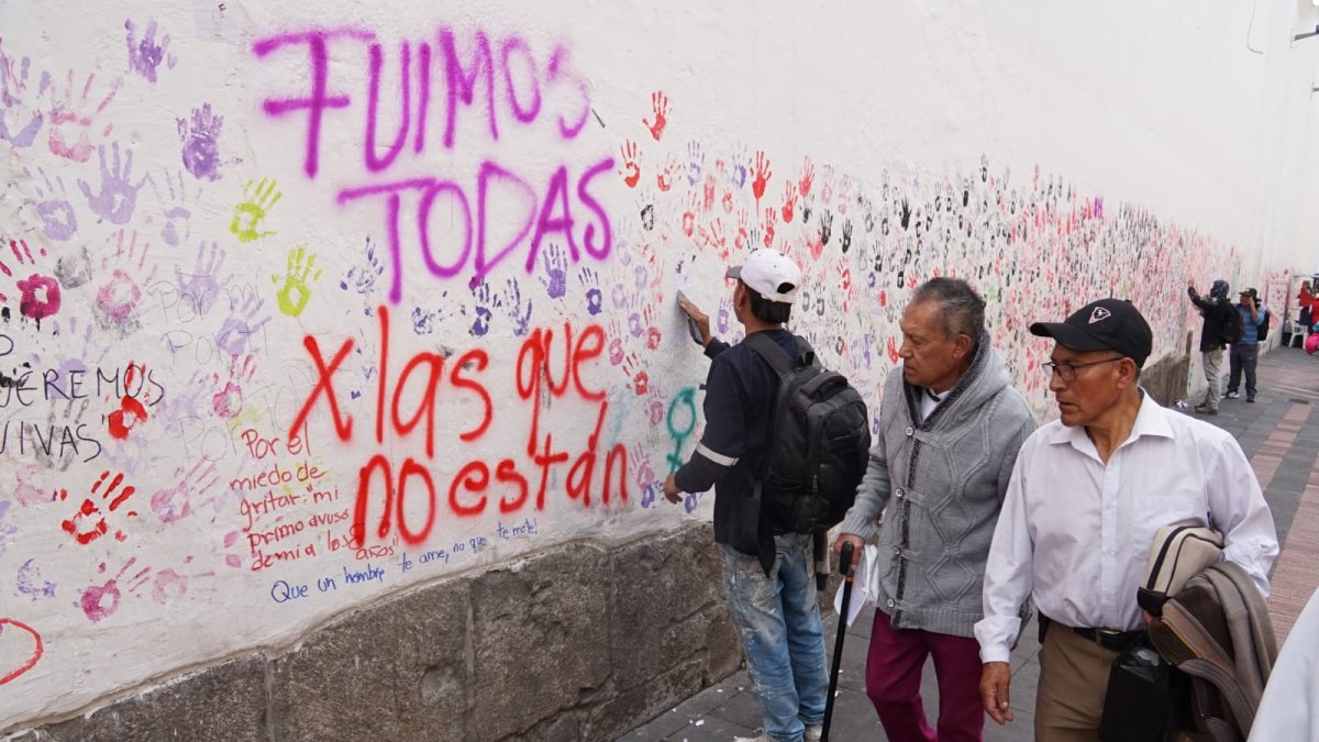 Uno de las paredes grafiteadas fue la de la iglesia de la Compañía de Jesús.