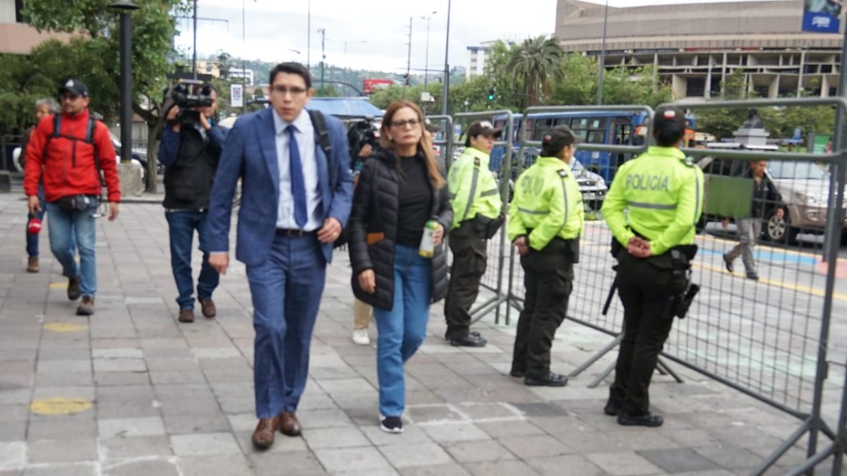 Investigación. La fiscal provincial del Guayas, Yanina Villagómez, sale de rendir su versión en la Fiscalía General, el 8 de marzo de 2024.