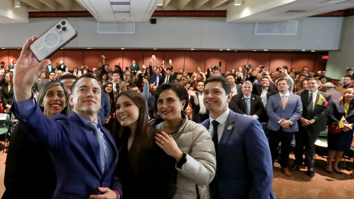 Figura. El presidente Daniel Noboa en un encuentro con la comunidad ecuatoriana en New Jersey.
