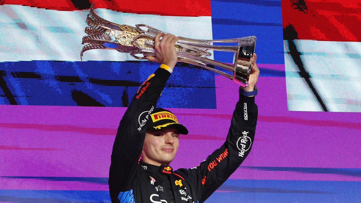 Verstappen (Red Bull) ganó por delante de Sergio Pérez (Red Bull) y Charles Leclerc (Ferrari).