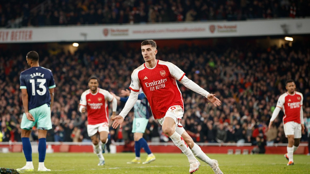 Kai Havertz del Arsenal celebra marcar el 2-1 durante el partido de la Liga Premier entre el Arsenal y el Brentford.