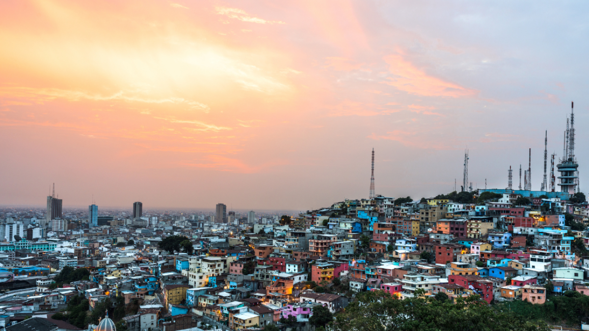 Guayaquil es una de las ciudades donde rige el toque de queda.