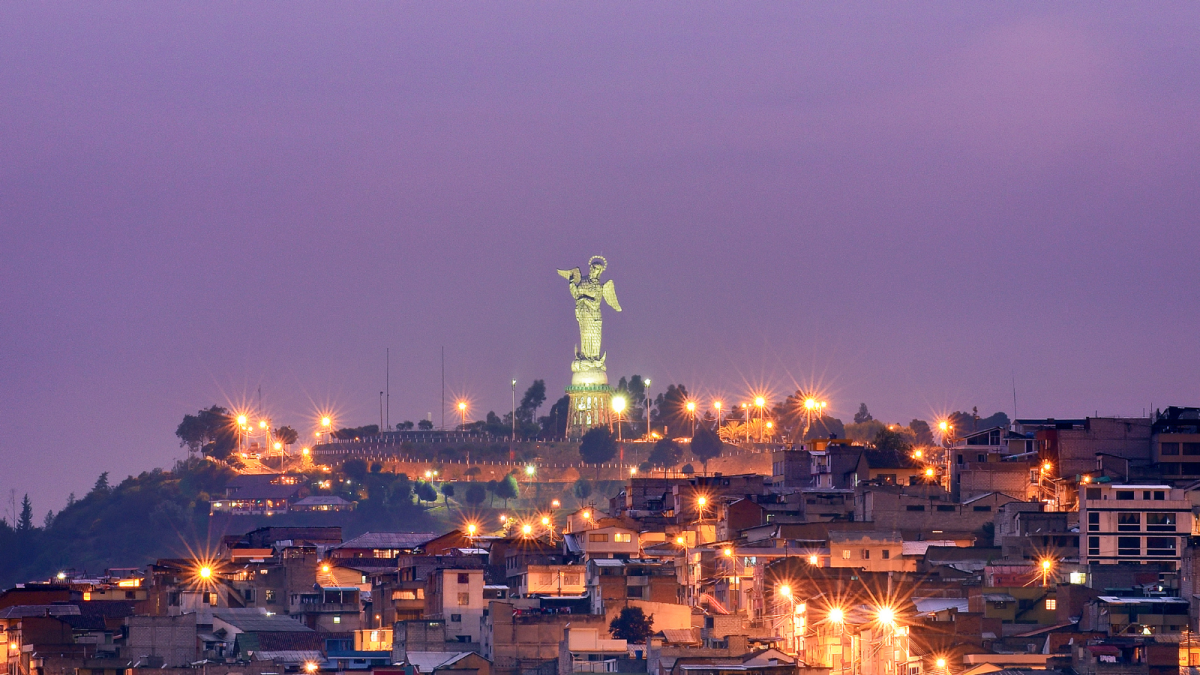Quito es una de las ciudades donde rige el toque de queda.