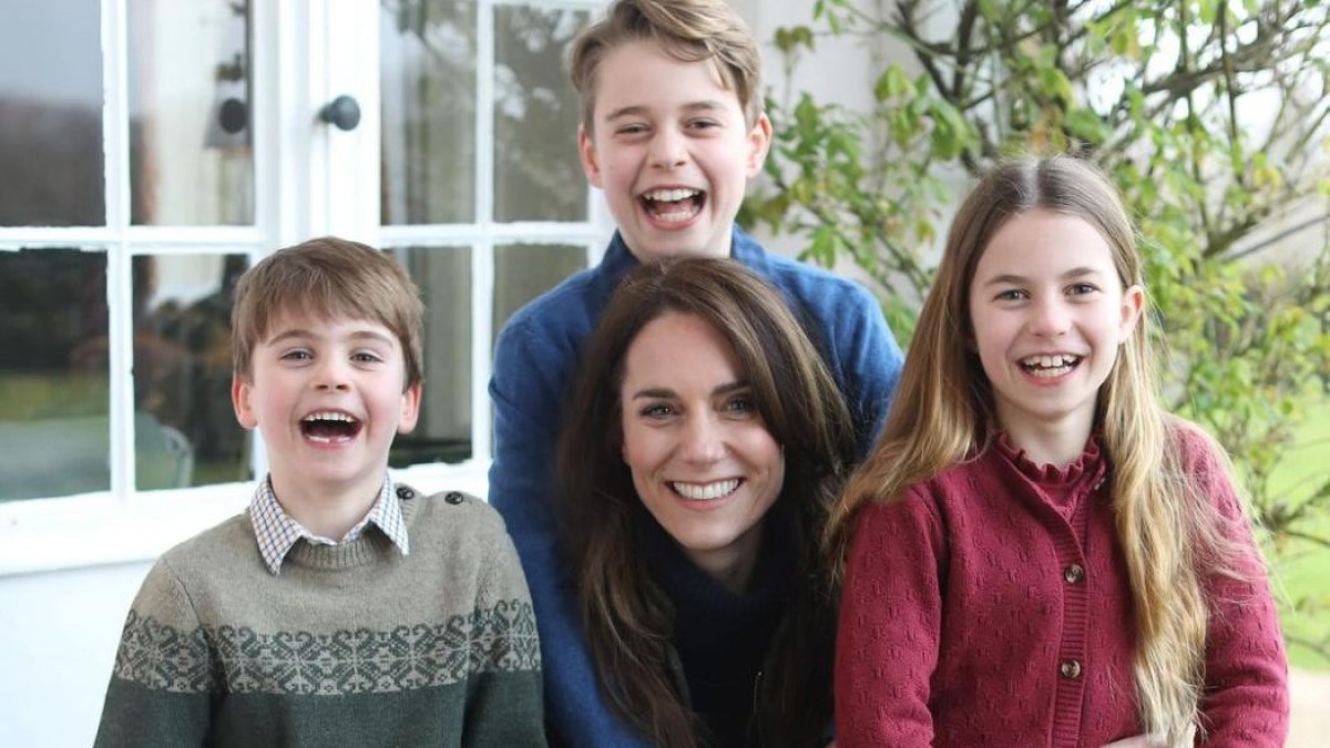 Kate Middleton junto a sus hijos.