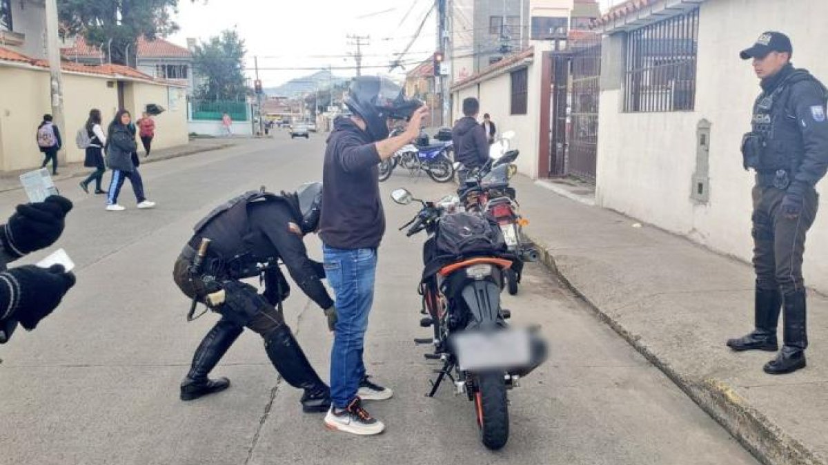 De acuerdo a las cifras presentadas, existen cientos de detenciones diarias en los controles y operativos por el estado de excepción.