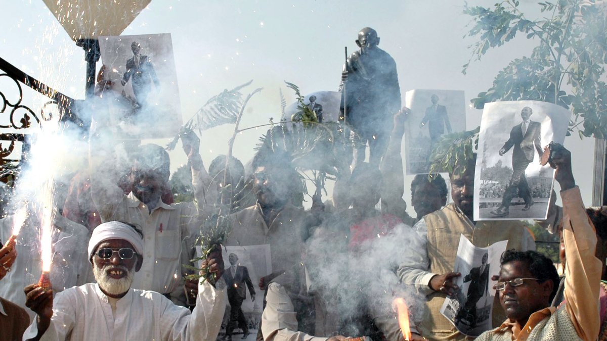 Simpatizantes de un partido político en India durante una campaña electoral.