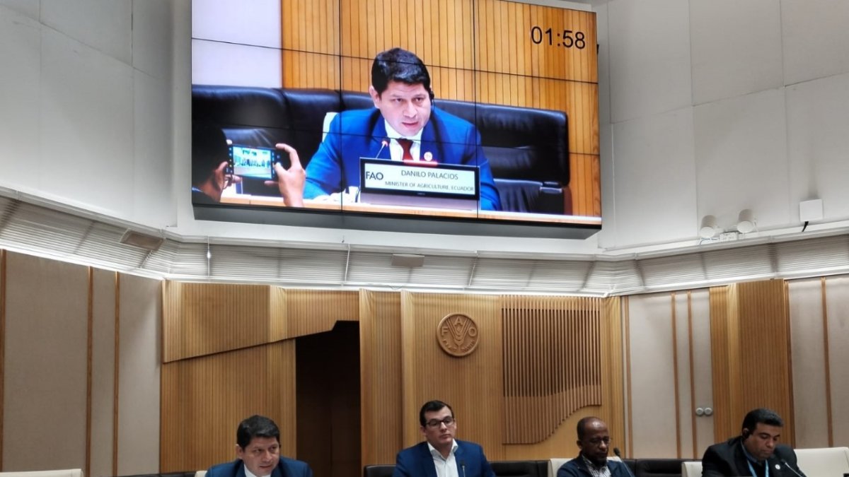 El ministro de Agricultura, Danilo Palacios, durante conferencia.