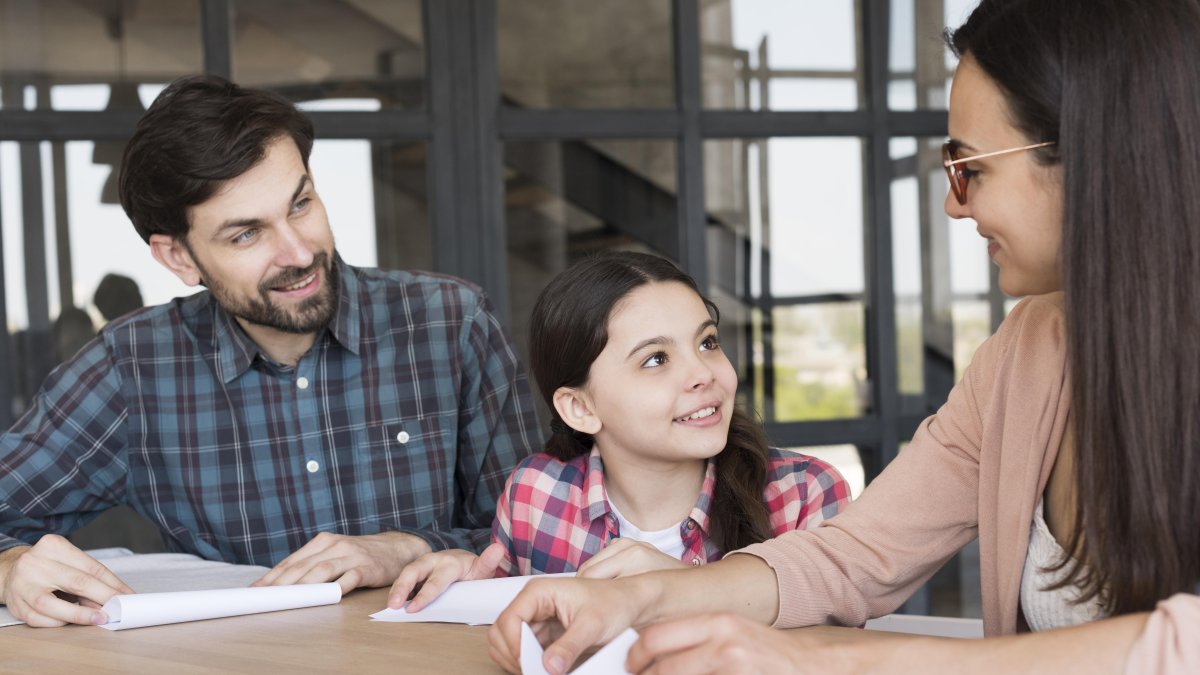 La conversación debe ser abierta para que la niña sienta confianza.