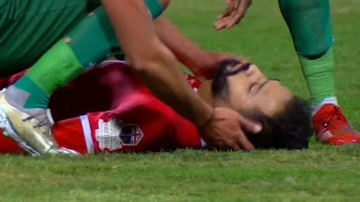 El jugador egipcio Ahmed Refaat sufrió un paro cardiaco en la recta final de un partido de fútbol