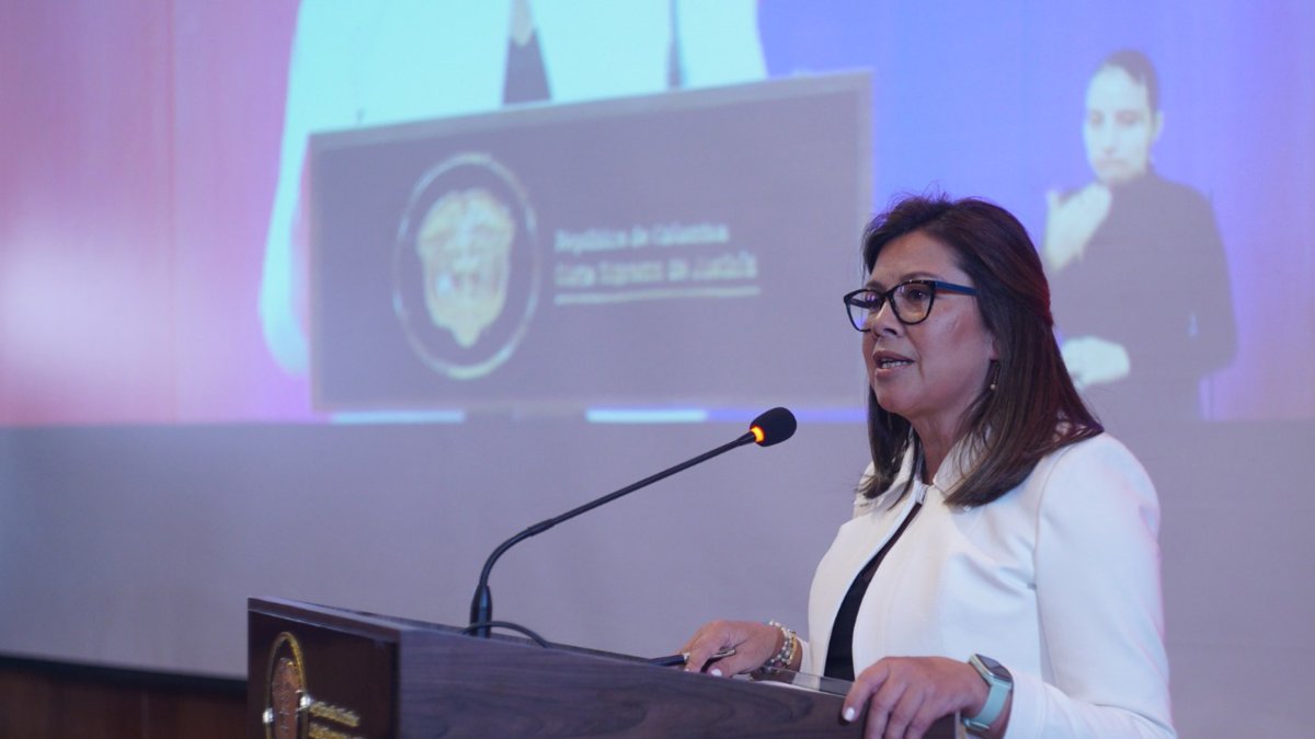 La nueva fiscal general, Luz Adriana Camargo, mientras habla en un evento en Bogotá (Colombia). 