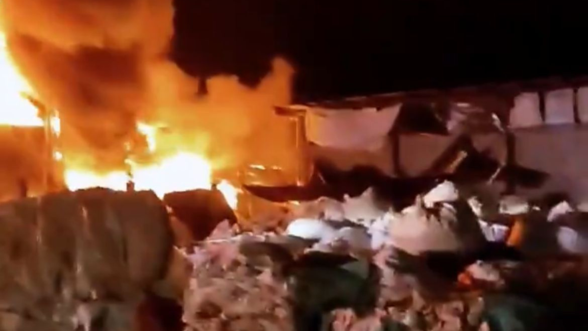 Hecho. Imagen del incendio registrado en la recicladora.