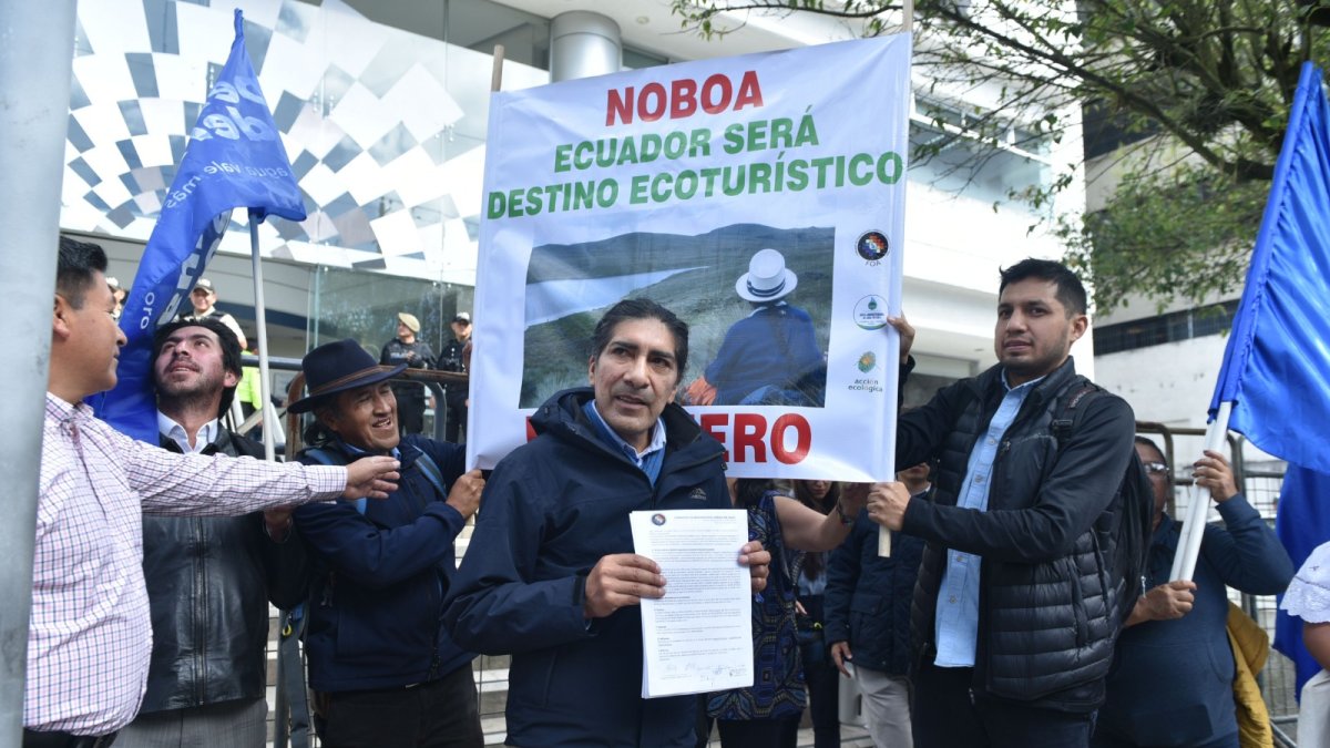 Acción Ecológica, entre otras organizaciones y el activista Yaku Pérez, piden que se revoque la sentencia y se declare la inocencia de seis personas acusadas por asociación ilícita.