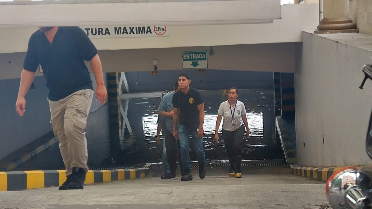 Tomas del parqueo del Puerto Santa Ana.