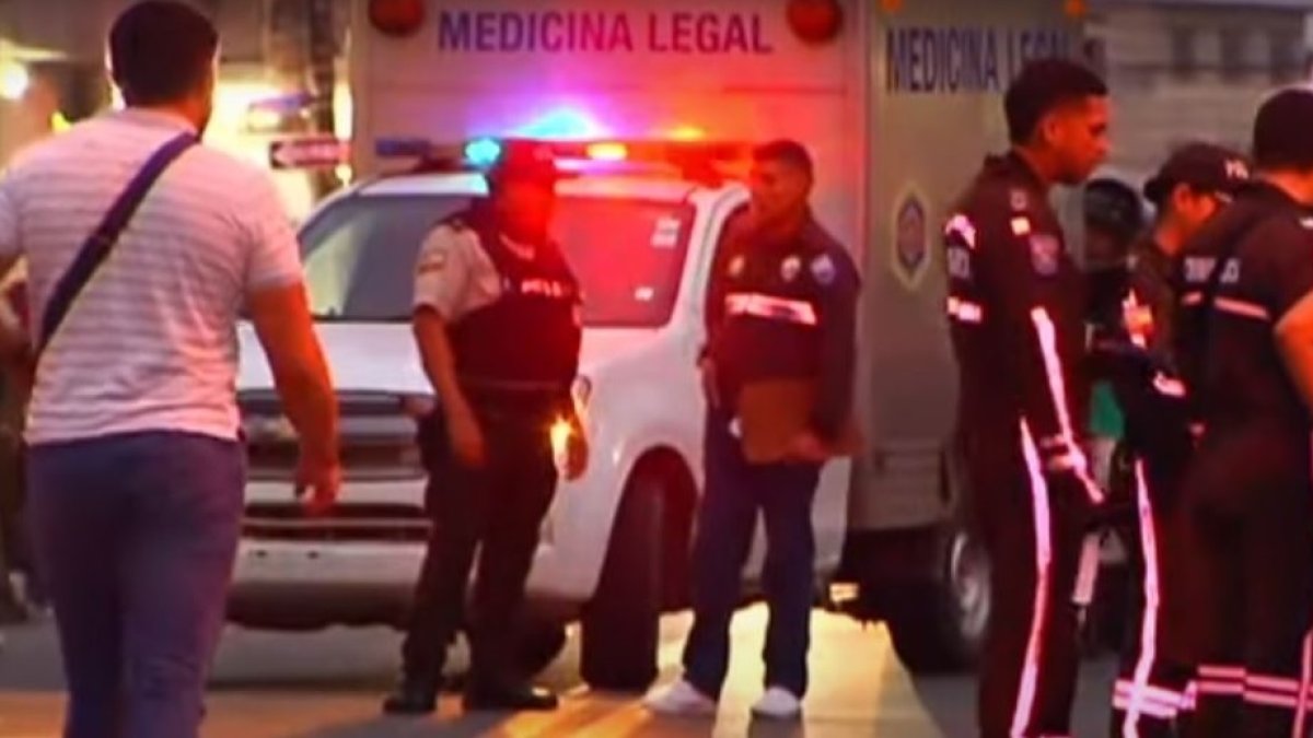 Ayer, horas después del crimen en Pascuales, policías, realizaron operativos de control