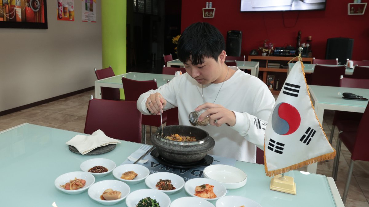 La mayoría de los platillos coreanos se caracterizan por ser picantes y también de tamaños grandes, para compartir.