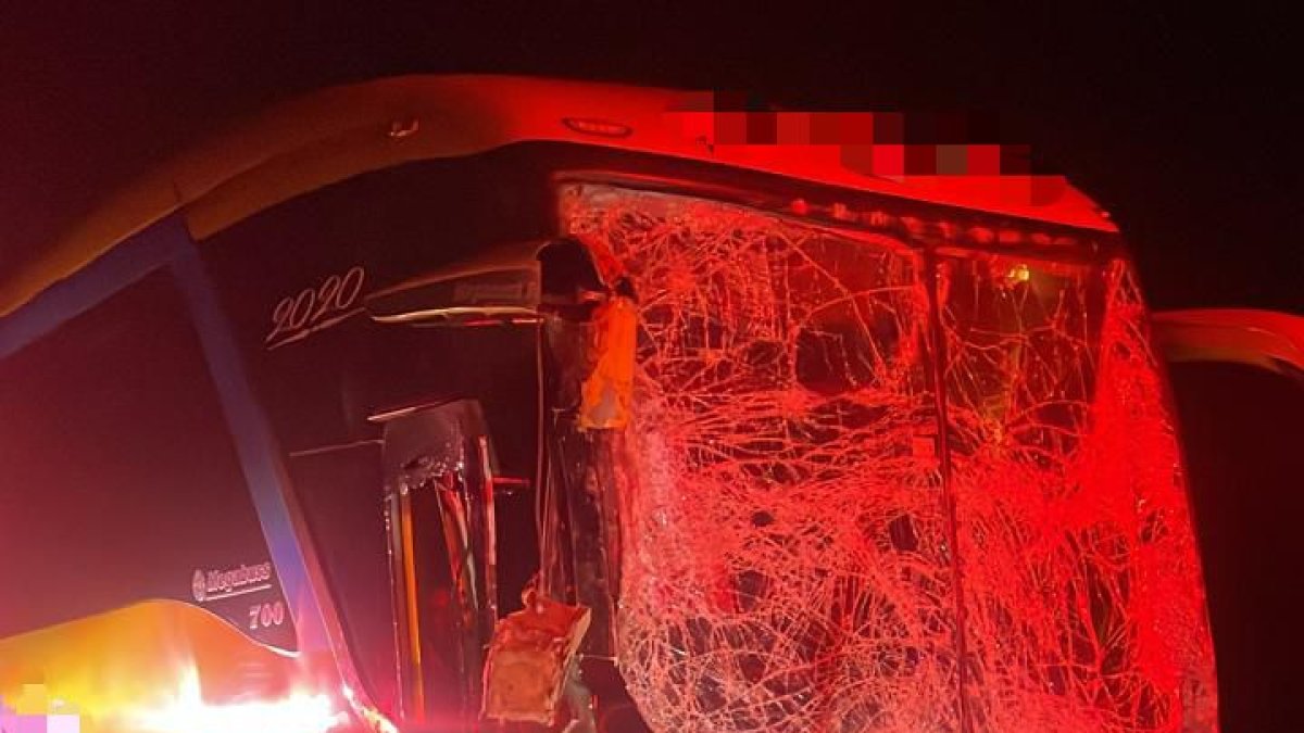 Personal del Ministerio de Salud y Cuerpo de Bomberos de Mejía acudieron al lugar del siniestro