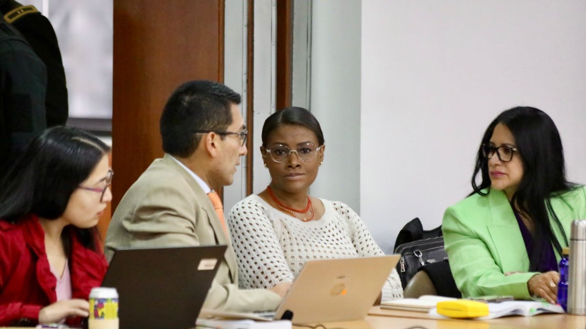 Con la presencia de la fiscal general del Estado, Diana Salazar, inició la audiencia de vinculación de 13 personas (incluidas un juez y una fiscal).