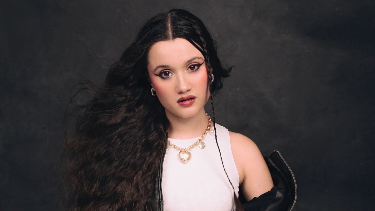 Joaquina tiene 19 años.