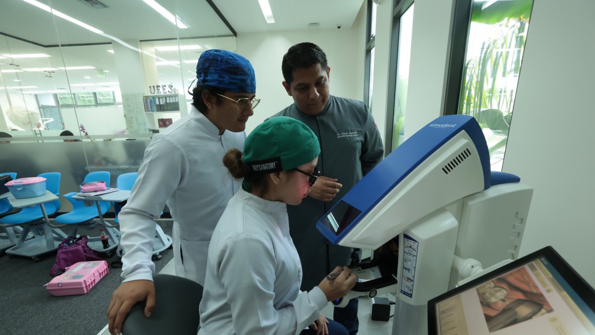 Avances. Los equipos digitales permiten el trabajo real de la muestra de un paciente, escanear y el resultado.