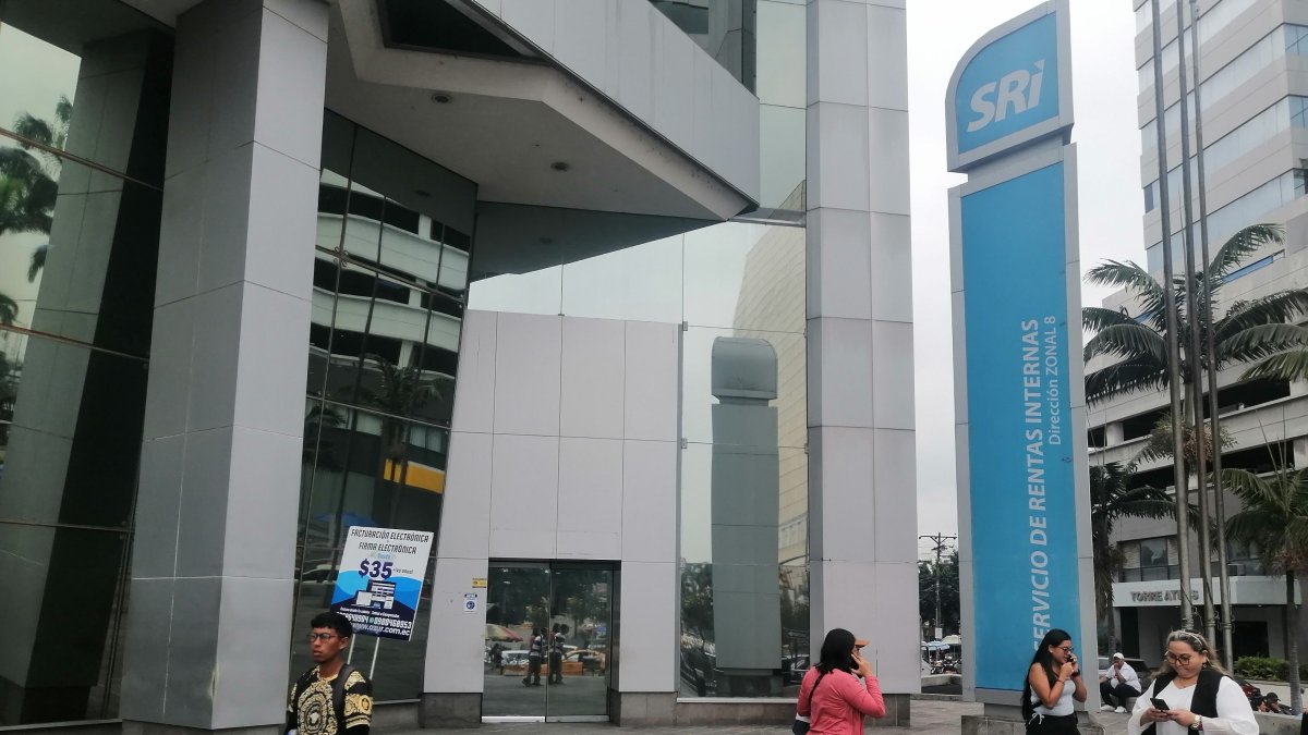 Entidad.- El exterior del edificio del Servicio de Rentas Internas (SRI) en Guayaquil.