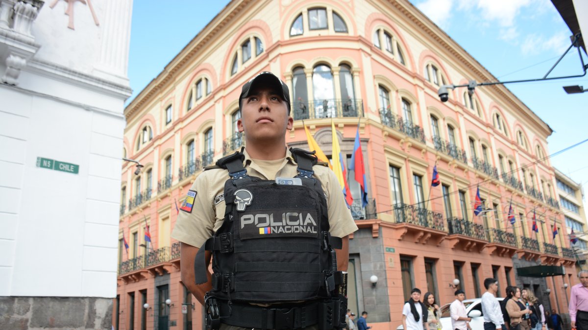 Quito es una de las ciudades donde rige el toque de queda.